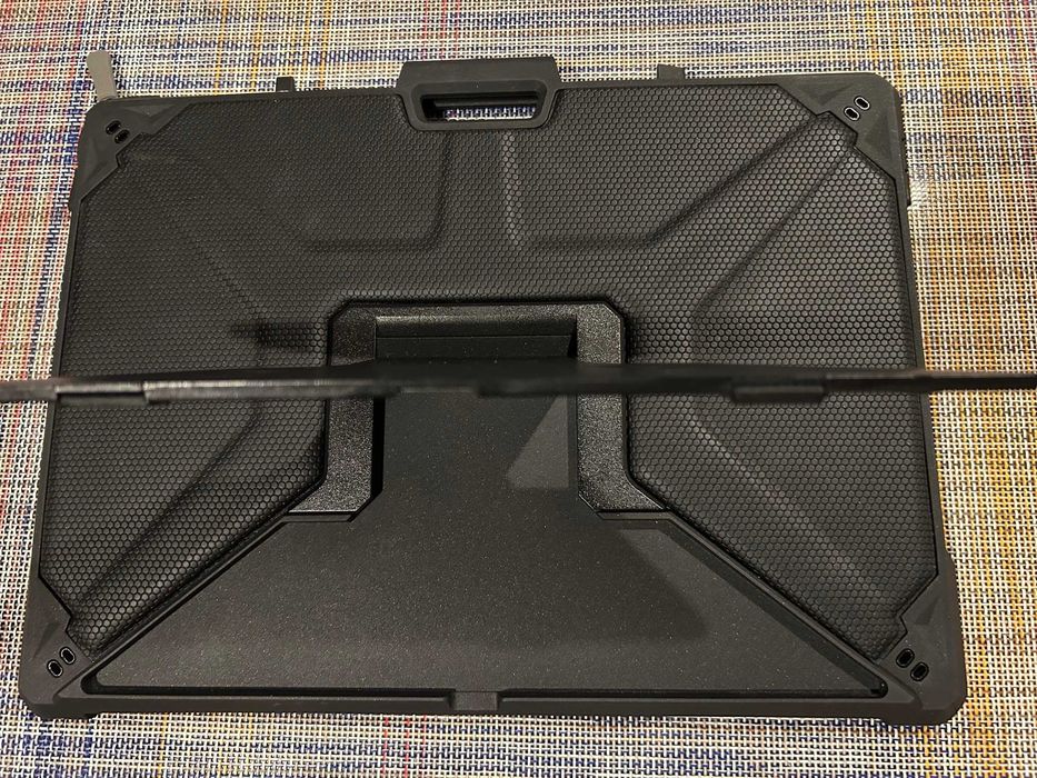 UAG-Capa para Microsoft Surface Pro X Metropolis