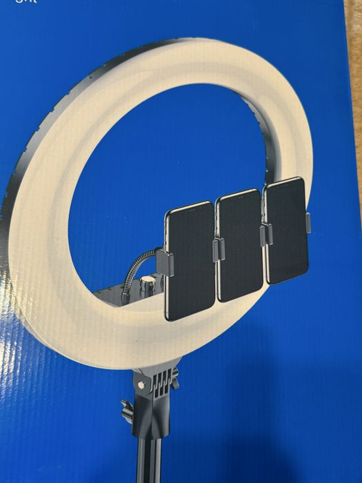 Кільцева лампа зі штативом