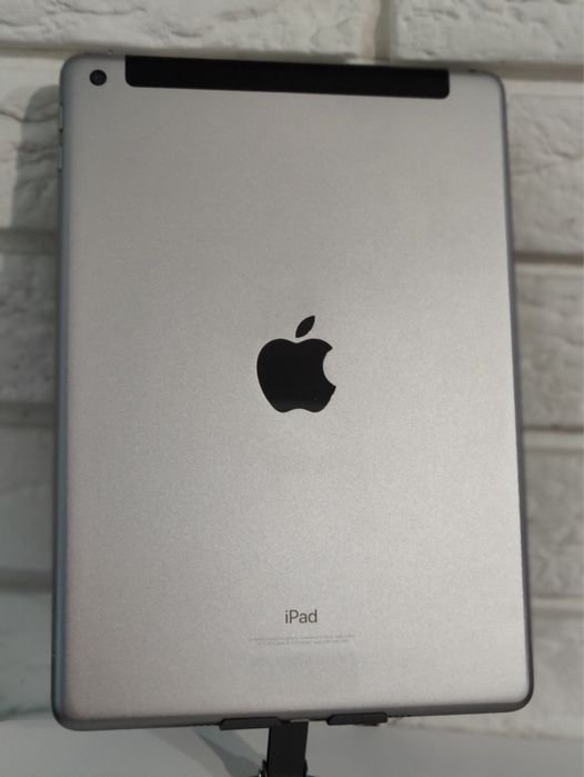 Ipad 6  32 gb Space gray