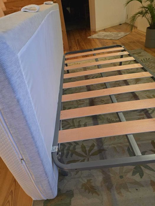 Cama com estrado mais colchão quase novo