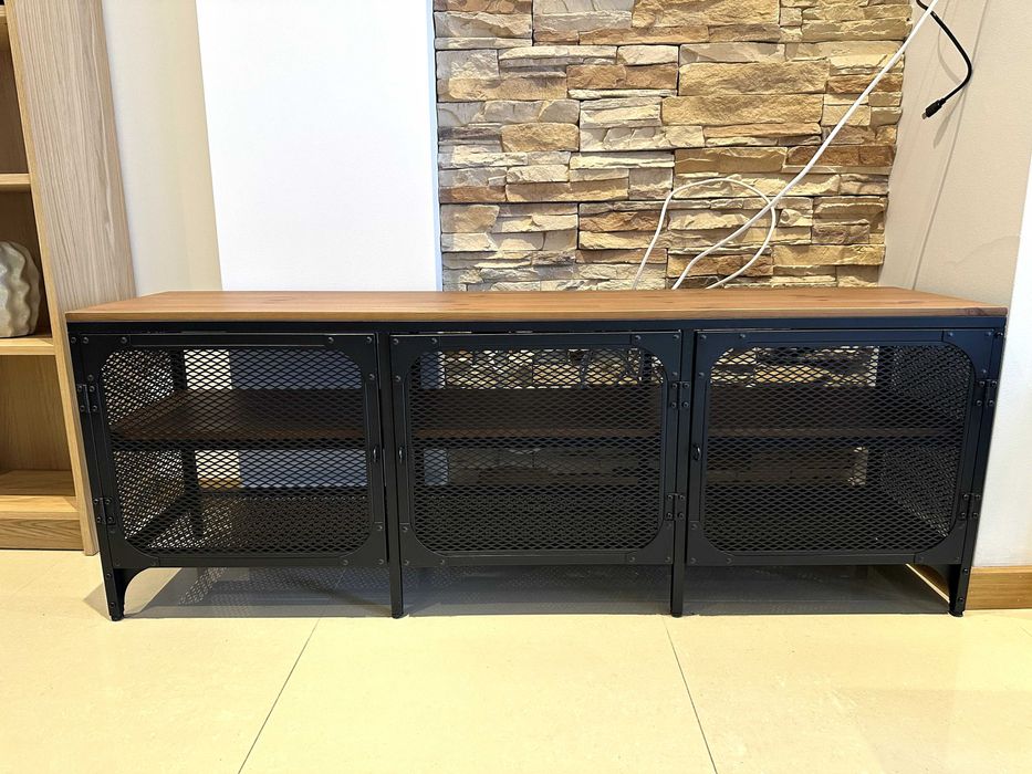 Móvel TV IKEA Fjällbo — impecável