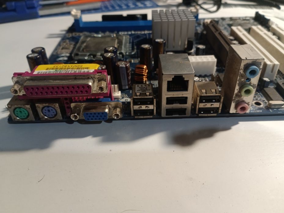 Материнська плата LGA775 asrock 775vm800