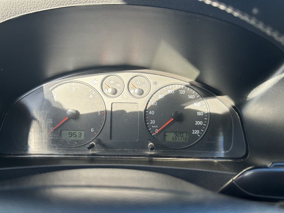 Продам авто VOLKSWAGEN T5 пасажир