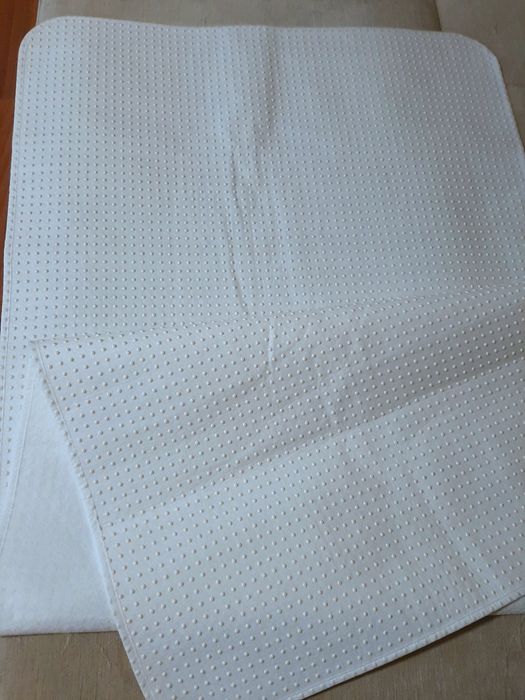Наматрасник с ямочками,Германия 
из плотной ткани утепленная сторона ,