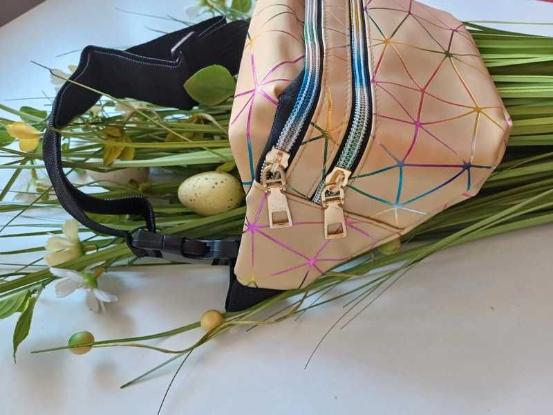 Złota torebka, saszetka, nerka