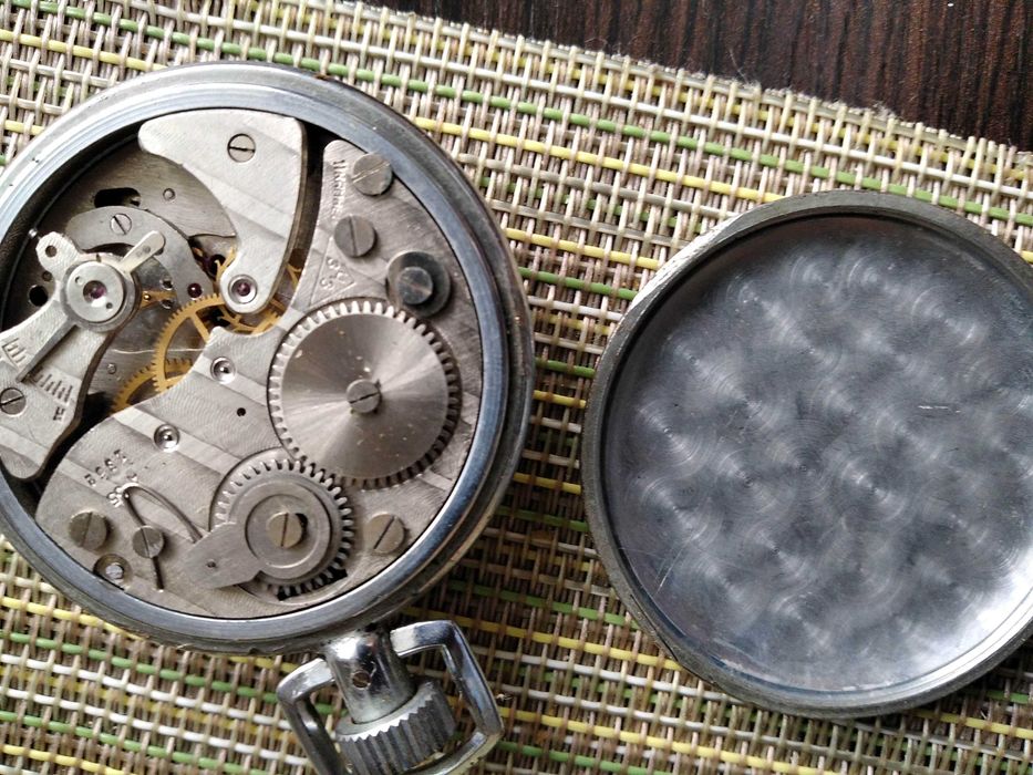 старинные часы под ремонт или запчасти
