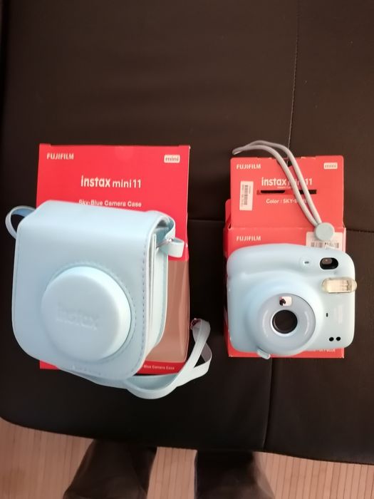 Maquina fotográfica e bolsa