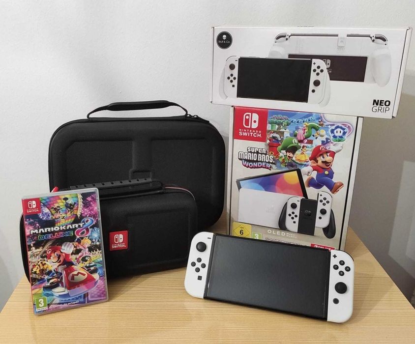 Nintendo Switch OLED + Extras
