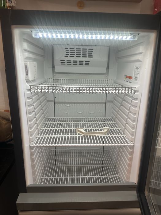 02 Frigorifico bebidas + Expositor frio para frutas o outros . Como novo