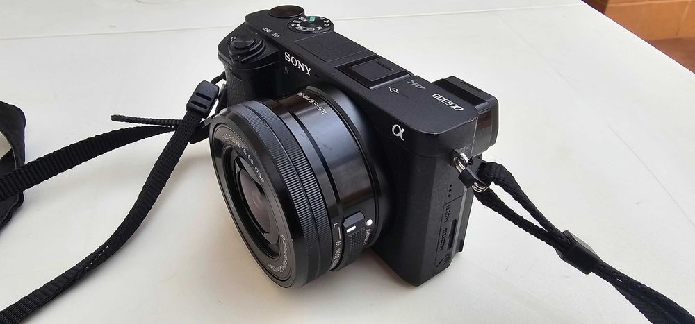 Sony a6300 with 16-50mm lens + various accessories, no signs of use64284523384705122