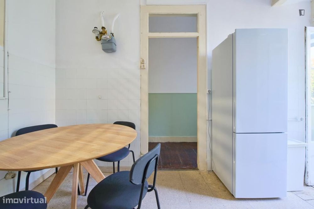 Quarto - localizado em São Bento Lisbon