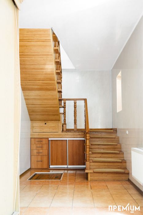 ПРОДАЖ Половина будинку 6 кімнат центр міста