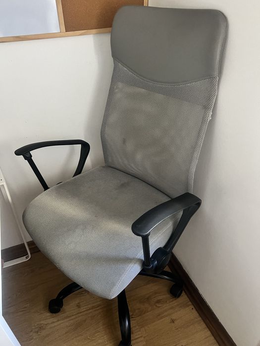 Mesa 50 €,cadeira escritorio 50€