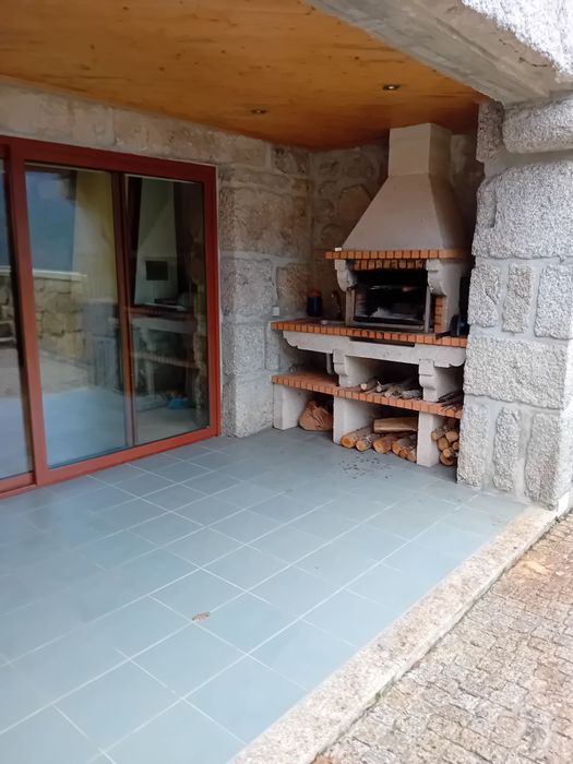 Casa  Férias  AL 52830, Cabril, Montalegre, Gerês  piscina) 120€/noite