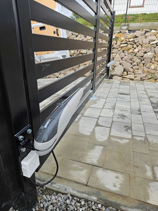 Napęd do bramy, Bramy garażowe, szlabany, domofony, monitoring