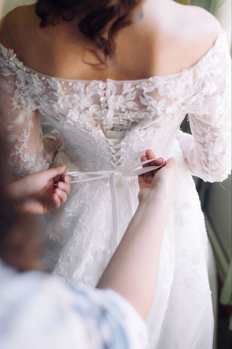 Продам весільну сукню