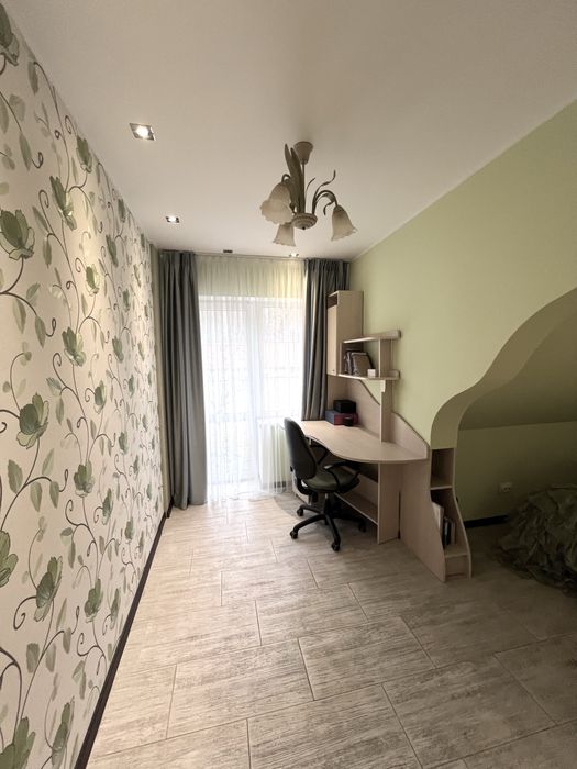 Продаж чудового будинку біля лісу