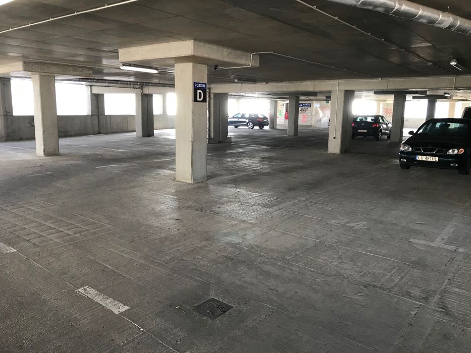 Sprzedam miejsce postojowe.