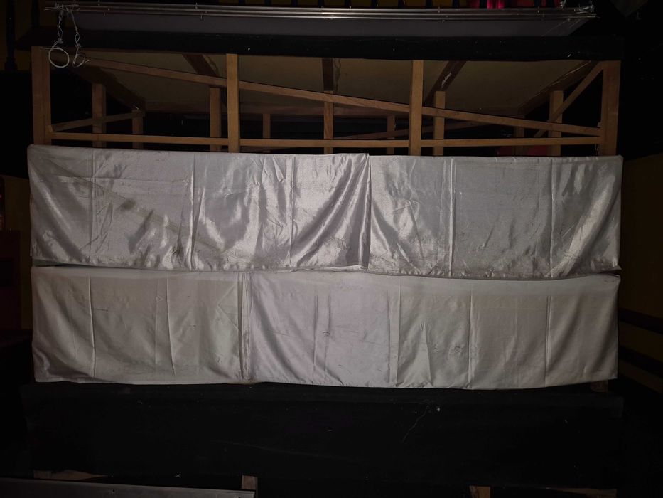 Estrados em Madeira Formato Palco - Máquina de Confetis