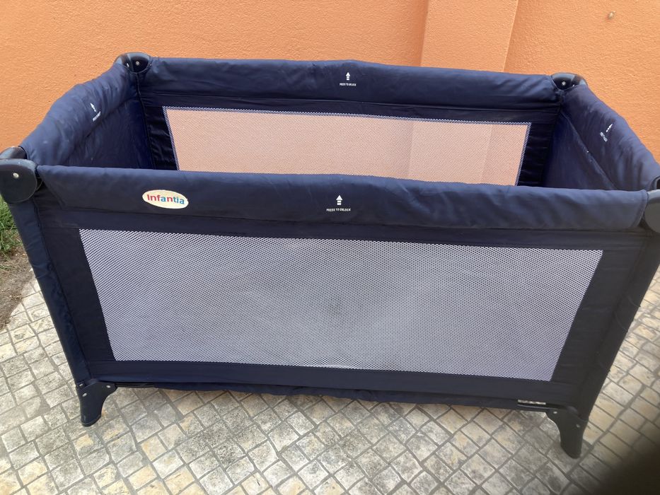 Parque ou cama para crianças em bom estado