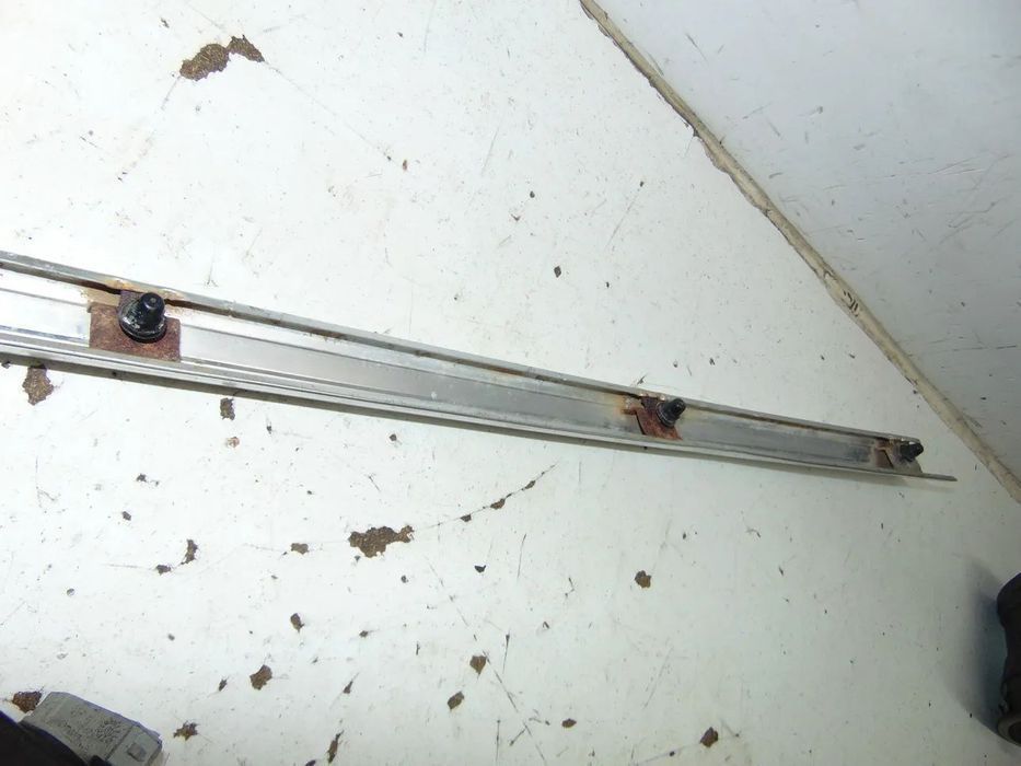 BMW 1602/2002 1ª Serie friso mala " usado em bom estado
