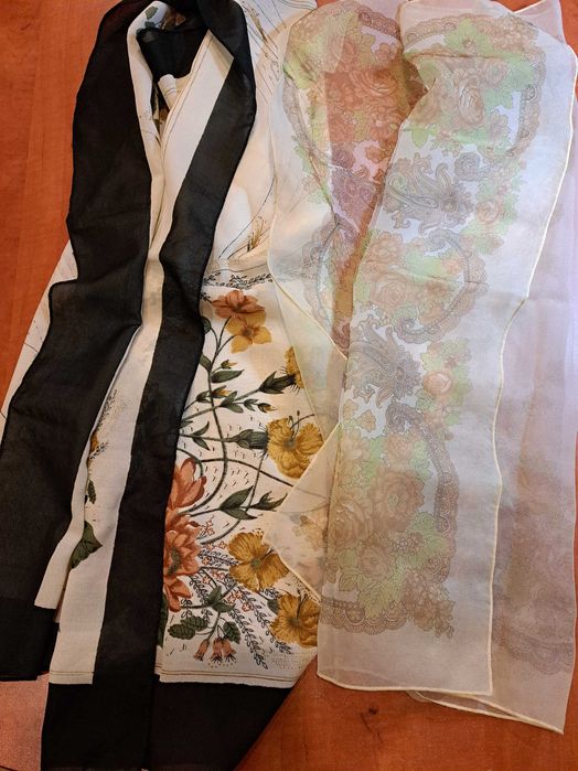 Śliczne chusty / apaszki , cena za 2 szt.