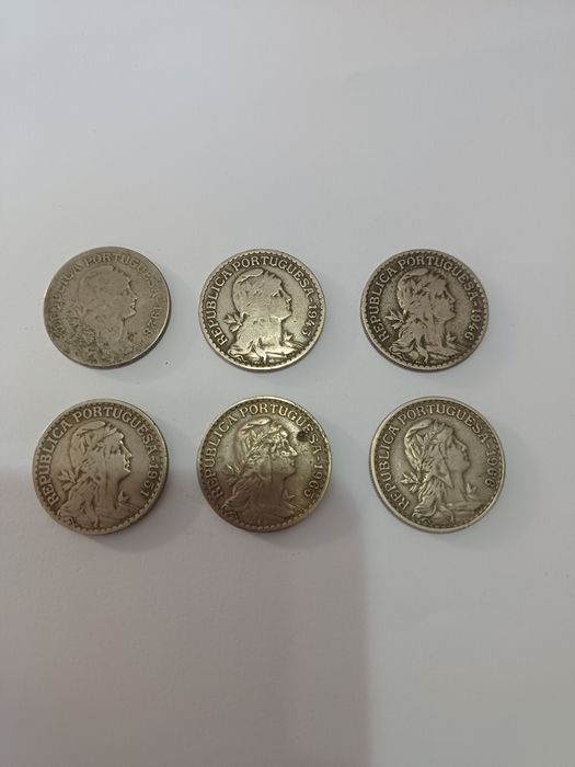 Moedas de escudos