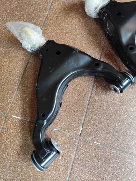 Toyota Land Cruiser 4Runner FJCruiser wahacze przednie oryginalne nowe