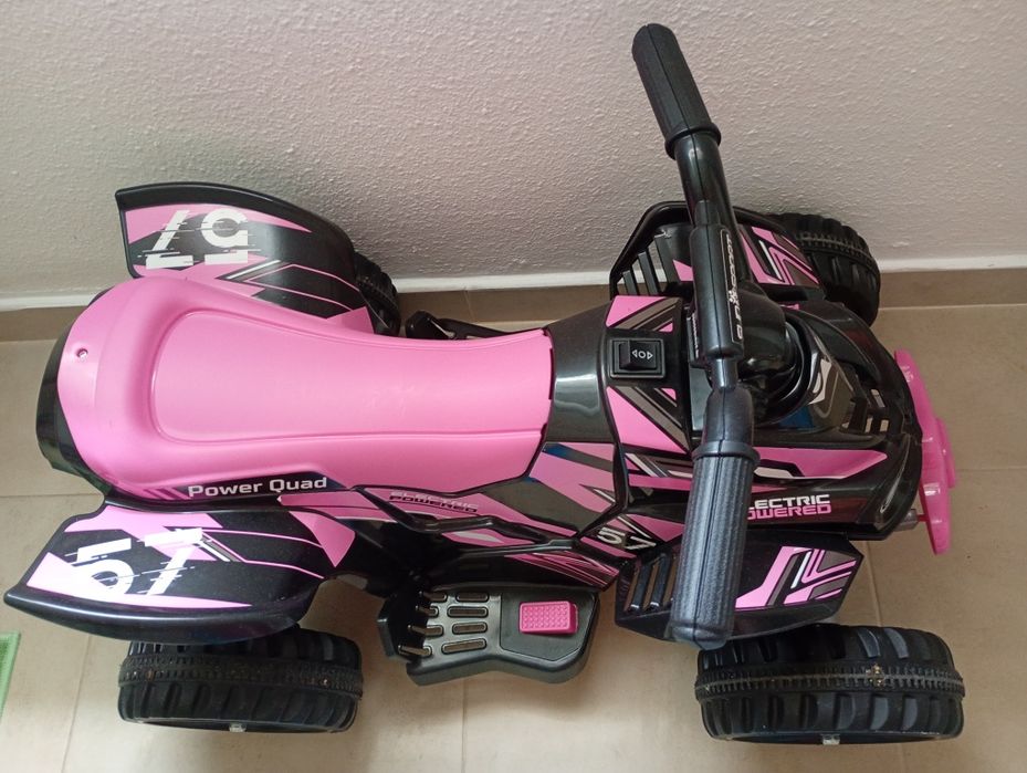 Um motor elétrico que funciona a bateria.80€