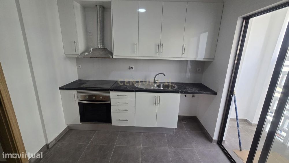 Apartamento T4 para Arrendamento – Bairro do Liceu, Setúbal Totalmente