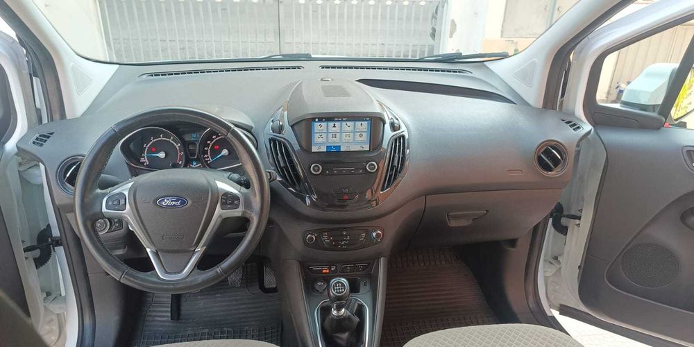 Ford Tourneo Courier — fotografia 5