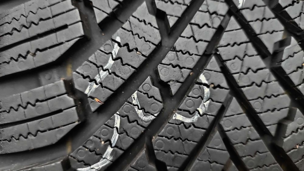 шини 215/40R17.  Continental. 99%. 2024р.