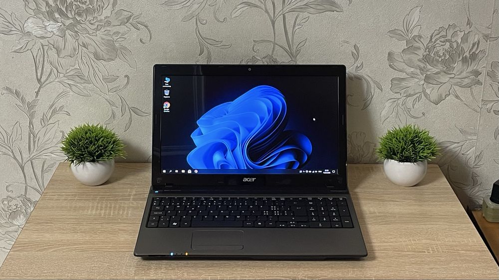 Ноутбук Acer Aspire 5750 / 8 GB RAM / Intel Core i5 / Nvidia GeForce / 3 год. акб