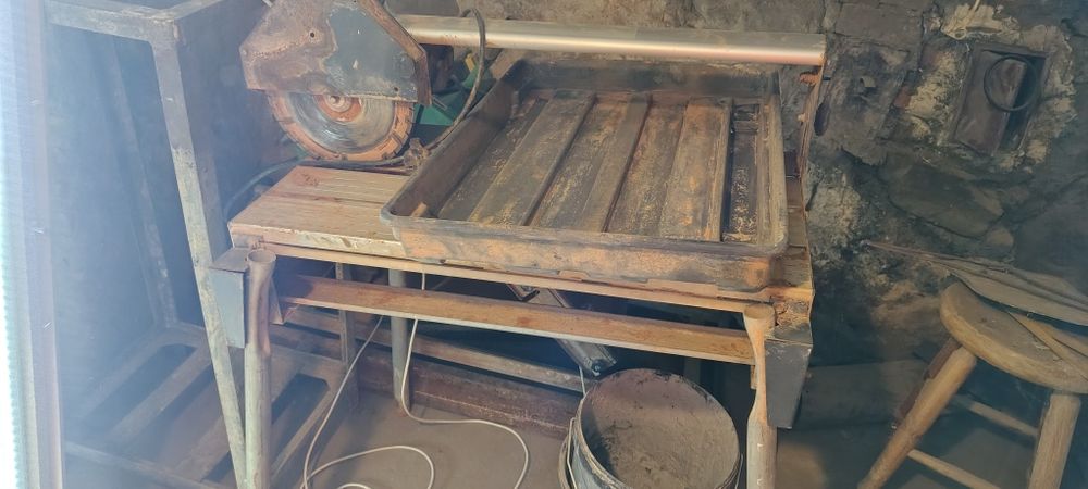 Piła do cięcia cegieł na plastry.