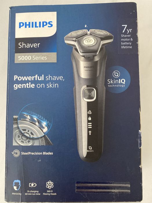 Бритва Philips в повній комплектаціі.