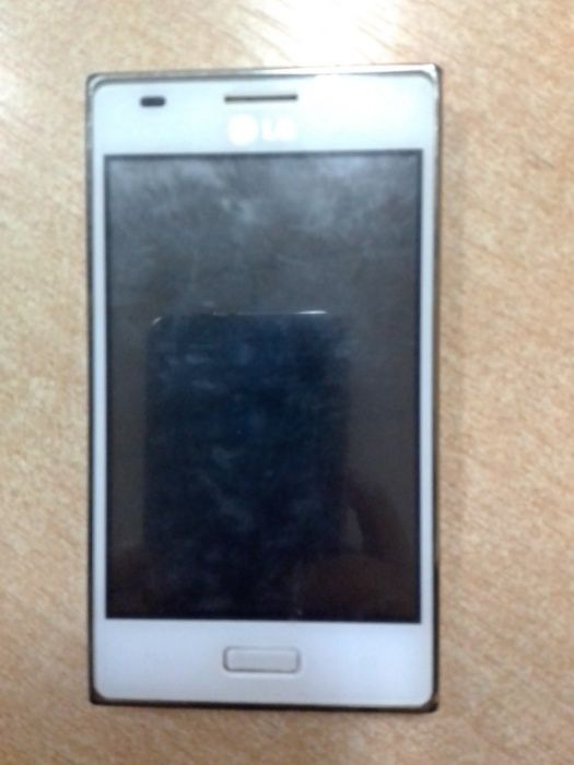 LG E610 не включается