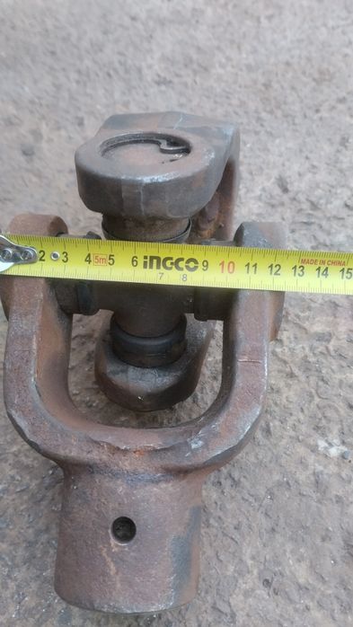 Хрестовина гук кардан