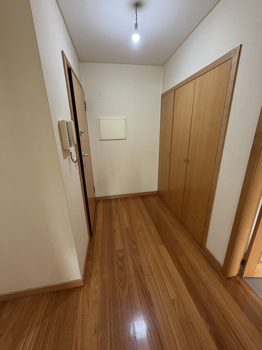 Alugo t1 com garagem