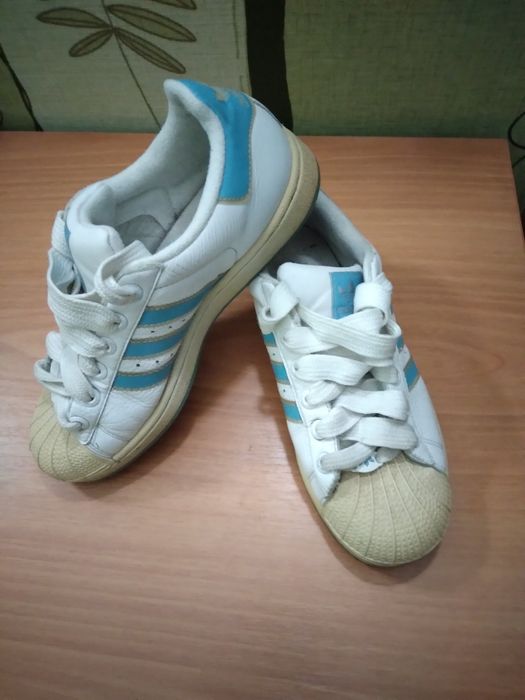 Женские кроссовки Adidas
