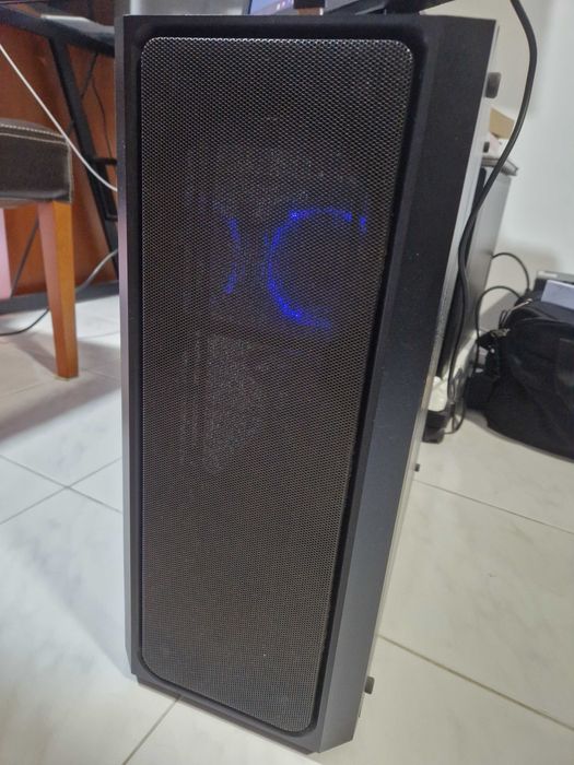 PC AMD Ryzen 5 3400G with Radeon Vega Graphics -3.70 GHz