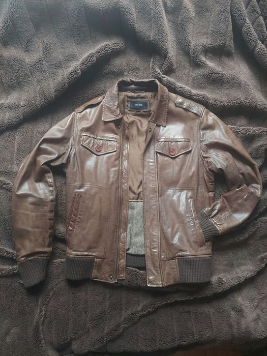 Бомбер кожанка фірми Paul Kehl оригінал 

Розмір: 48   йде на S

Стан