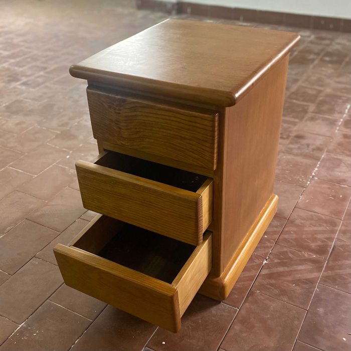 Mesa de Cabeceira (madeira maciça)