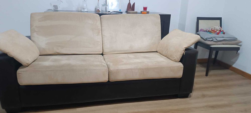 Sofá em Pele - Bom estado