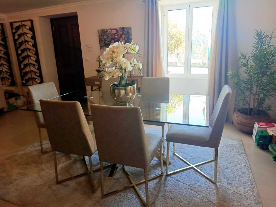 Conjunto Mesa de Jantar Vidro e 6 Cadeiras Veludo