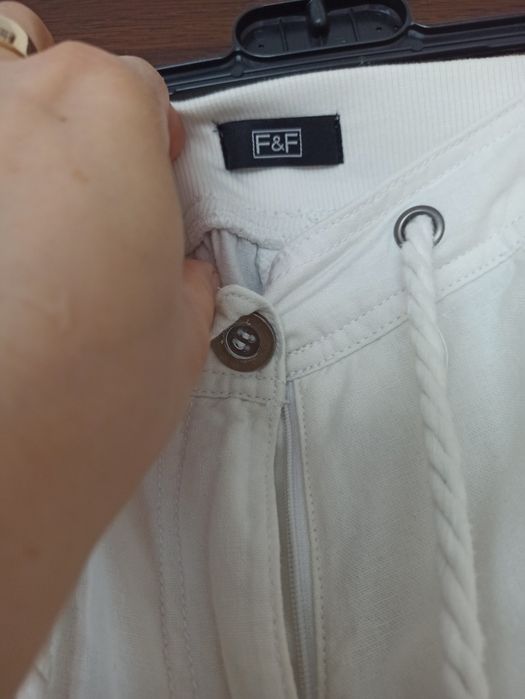 Spodnie jasne F&F 38