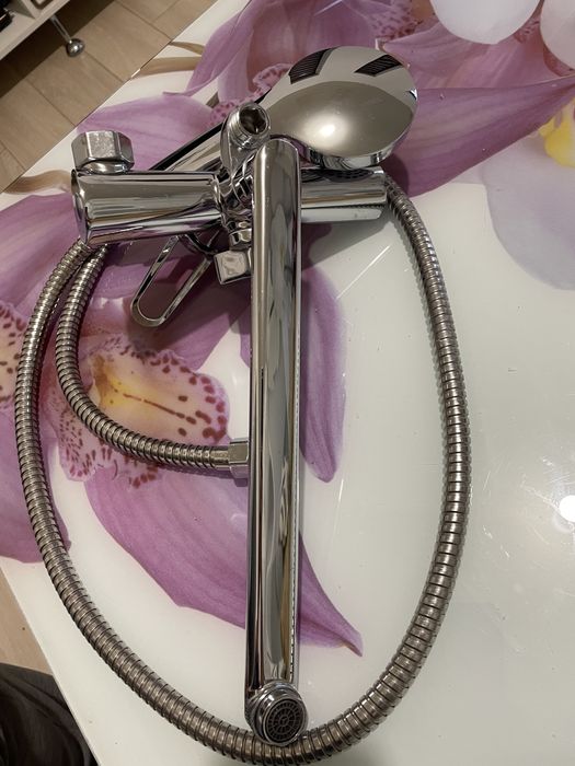 Продам смеситель для ванной