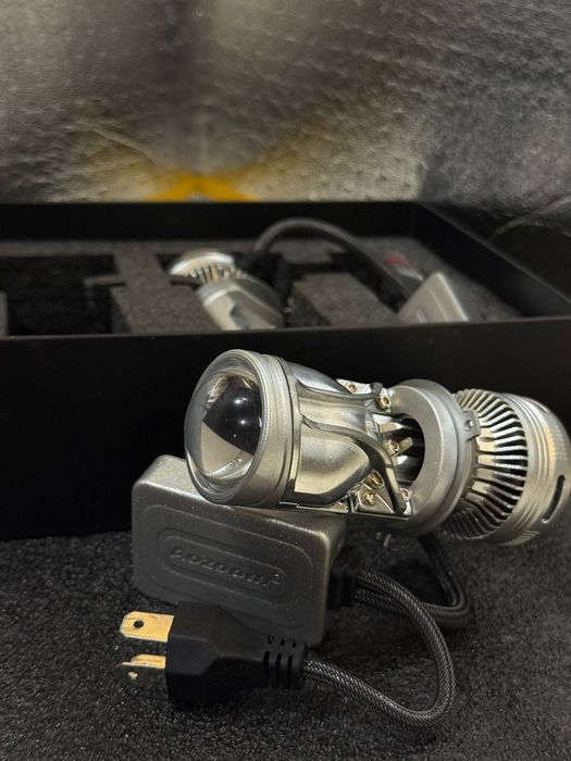 Продам комплект LED ламп Aozoom с мини-линзой, цоколь H4, 12V.