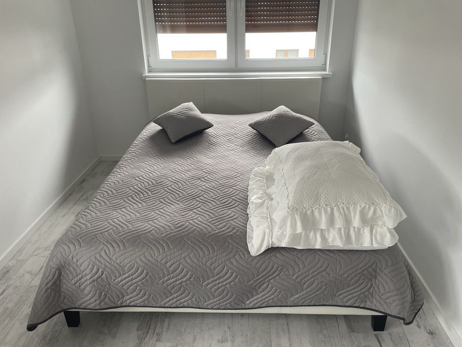 Łóżko sypialniane 160x200 z materacem H3 – dobry stan
