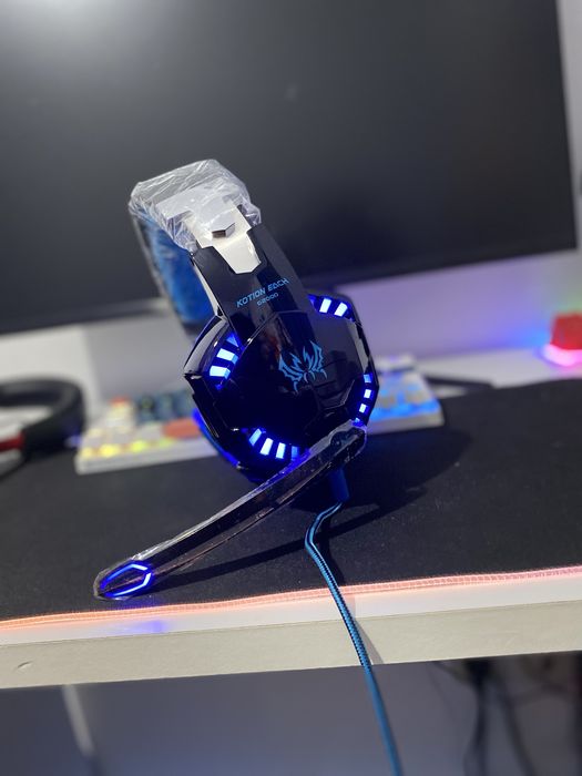 Fones gaming novos com o plastico