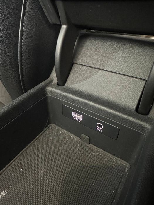 Активація CarPlay в Audi A4 B9